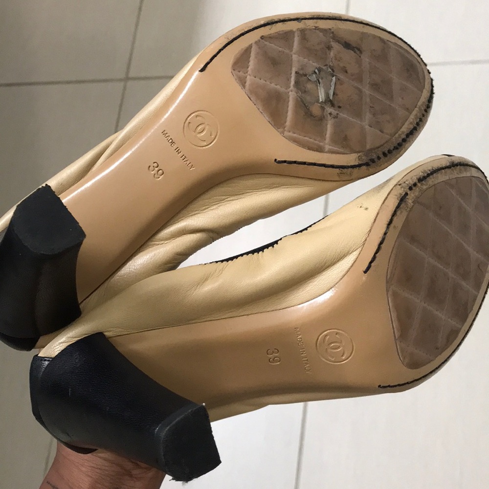 Chanel Black Beige pump - Picture 4 of 4